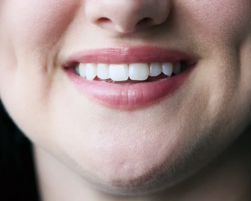 macro-studio-expression-shot-of-woman-s-mouth-with-2026-01-05-22-59-10-utc-scaled.webp